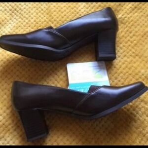 Airstep Womens Brown Leather Pump Shoes Size 9, heel 2.5”, Brand New